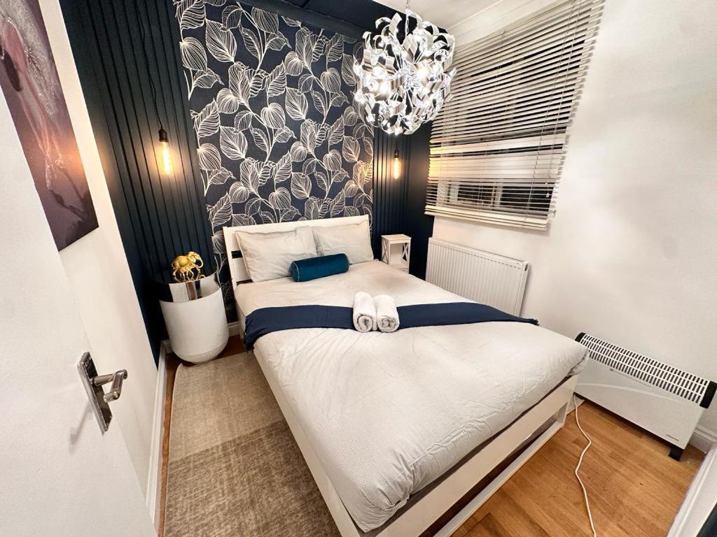 Paddington Station - 2-Bedrooms, 2-Baths And Living Room - Posh Apartment In Central 런던 외부 사진