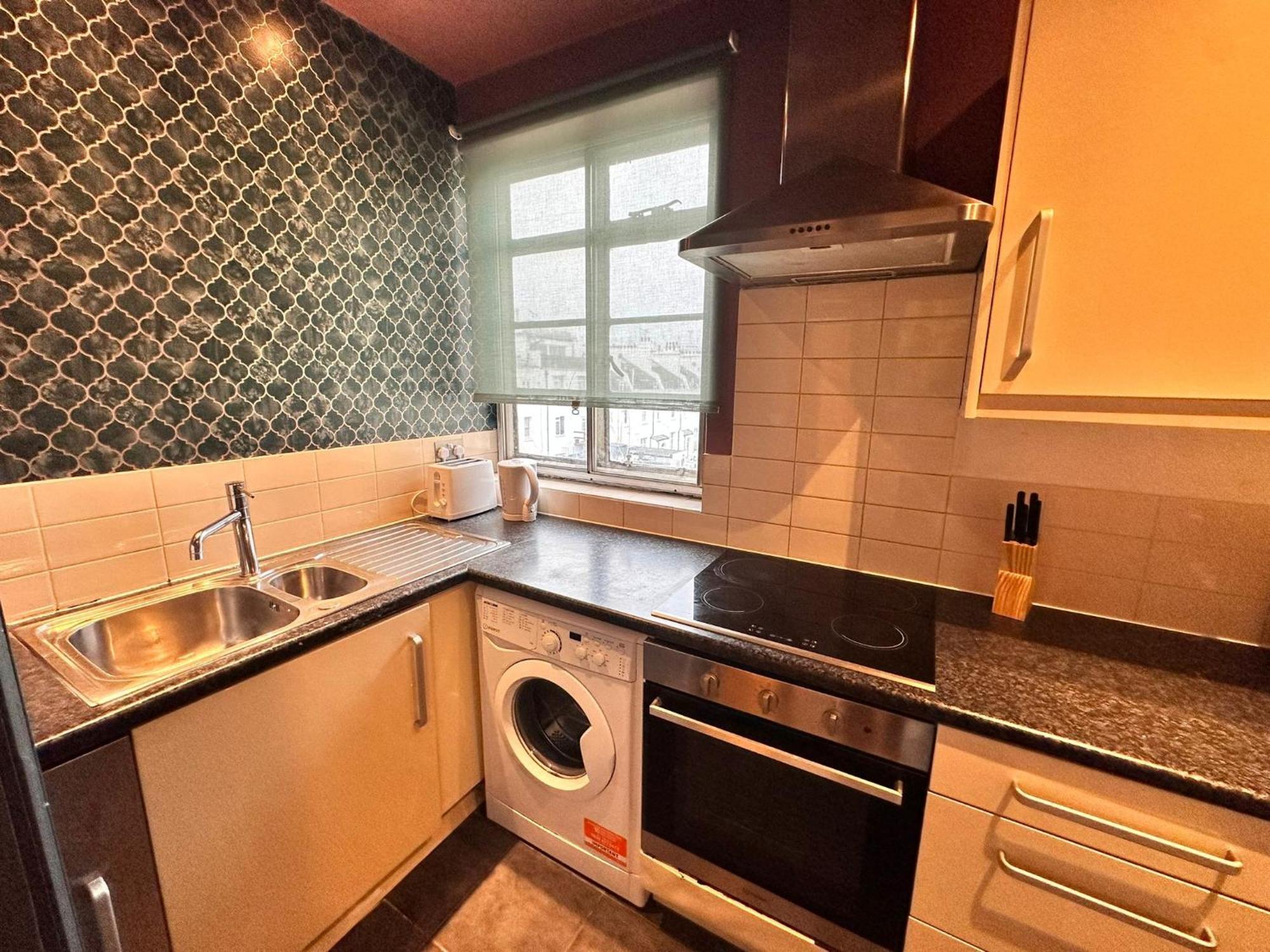 Paddington Station - 2-Bedrooms, 2-Baths And Living Room - Posh Apartment In Central 런던 외부 사진